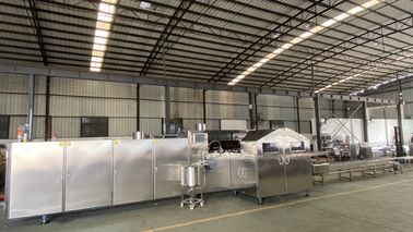 Linha de produção do cone de gelado da fábrica 7000pcs/H do alimento de petisco