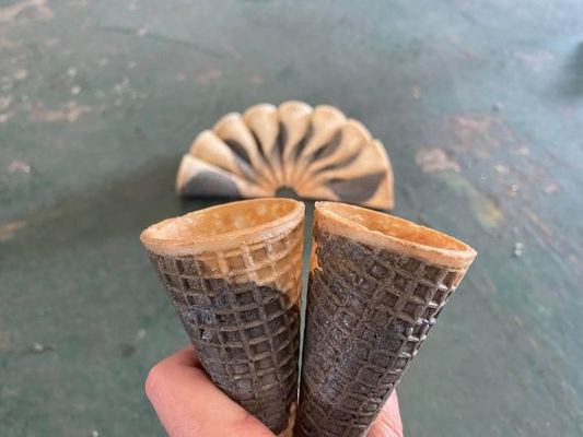 Bom preço. Cone de gelado 10kg/H de aço inoxidável que faz a máquina on-line
